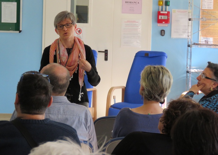 Incontro a tema nella sala d'attesa del Day Hospital